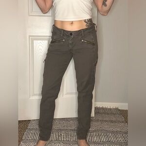 Treasure & Bond pant with zipper detail